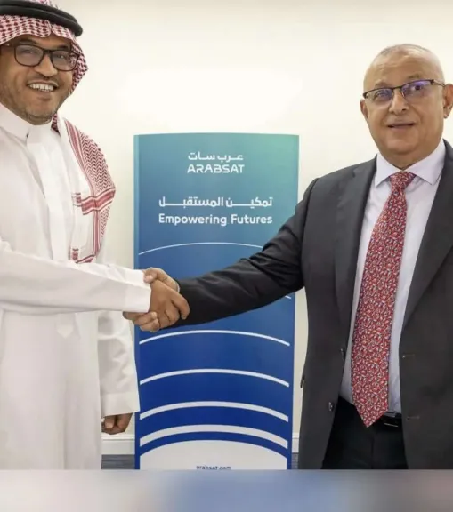 تيليمن تُبرم اتفاقية استراتيجية مع ”عربسات” و”يونيفرسال سات نت” لإنشاء محطة أرضية للأقمار الصناعية في عدن...
